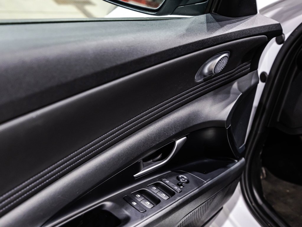 Hyundai Elantra Preferred 2021 à , Québec - 12 - w1024h768px
