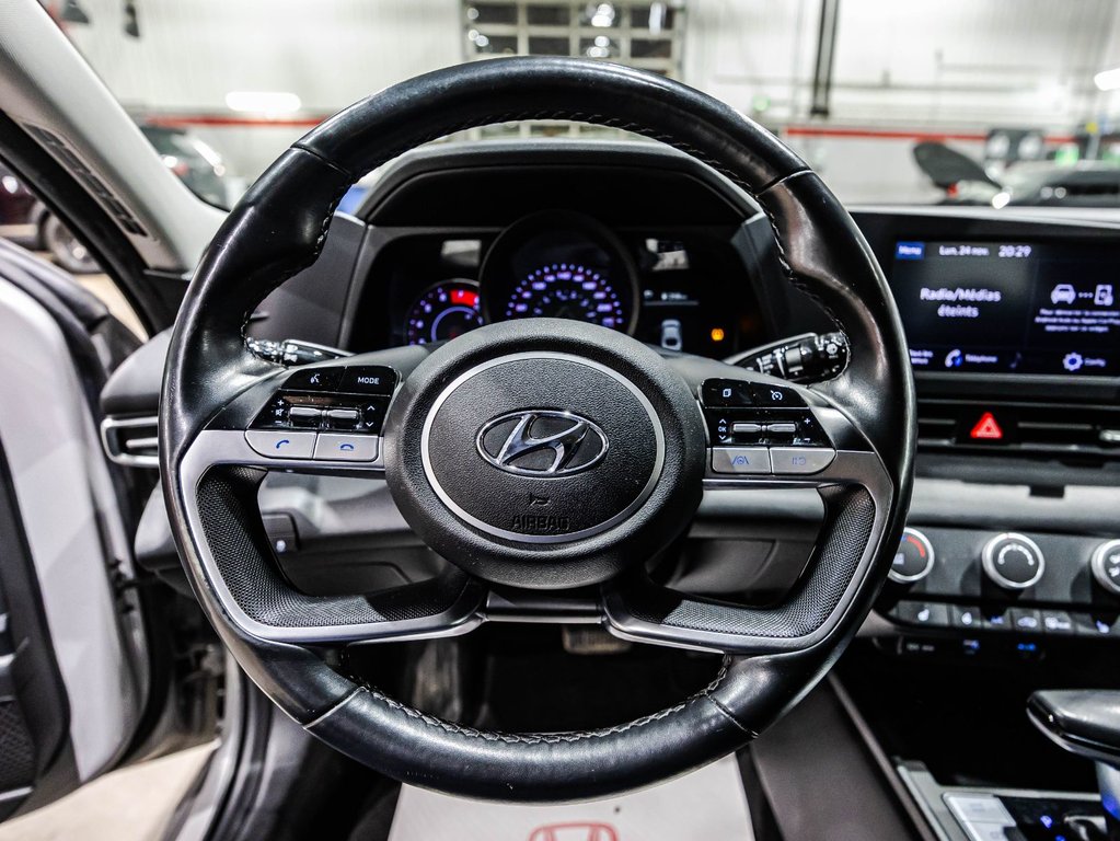 2022 Hyundai Elantra Preferred in , Quebec - 22 - w1024h768px