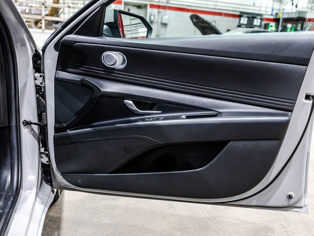 2022 Hyundai Elantra Preferred in , Quebec - 17 - w1024h768px