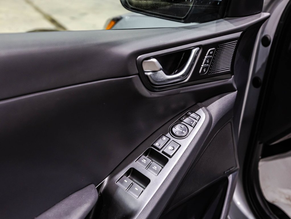 2022 Hyundai Ioniq Plug-In Hybrid Ultimate in Montréal, Quebec - 12 - w1024h768px
