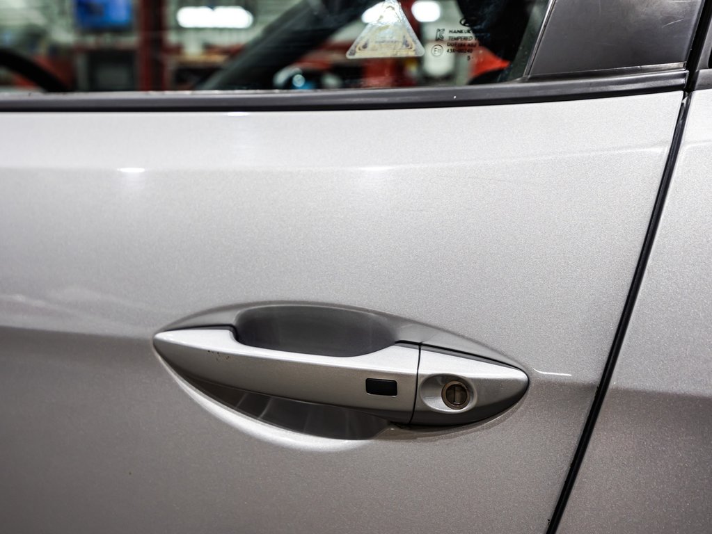 Hyundai Veloster SE 2016 à Lachenaie, Québec - 11 - w1024h768px