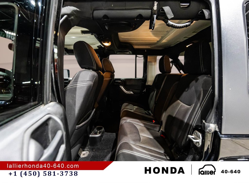 Jeep Wrangler Unlimited Sahara 2013 à Montréal, Québec - 13 - w1024h768px