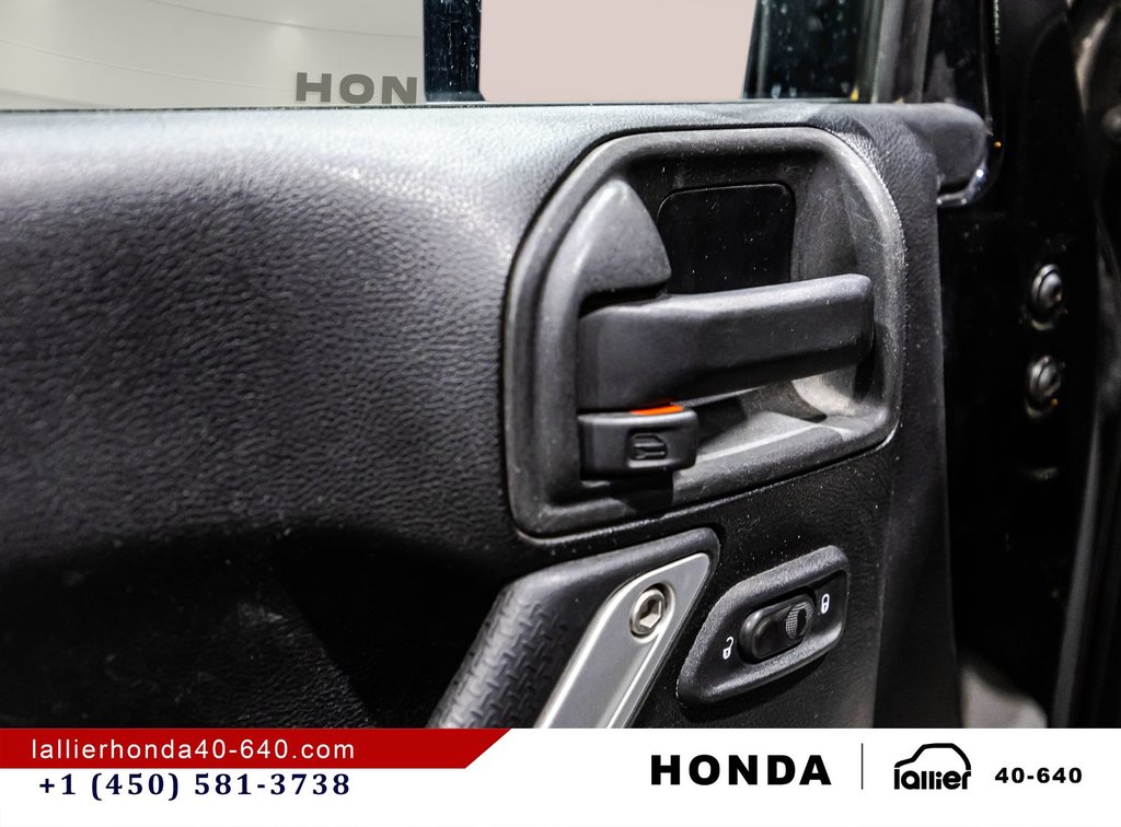 Jeep Wrangler Unlimited Sahara 2013 à Montréal, Québec - 11 - w1024h768px