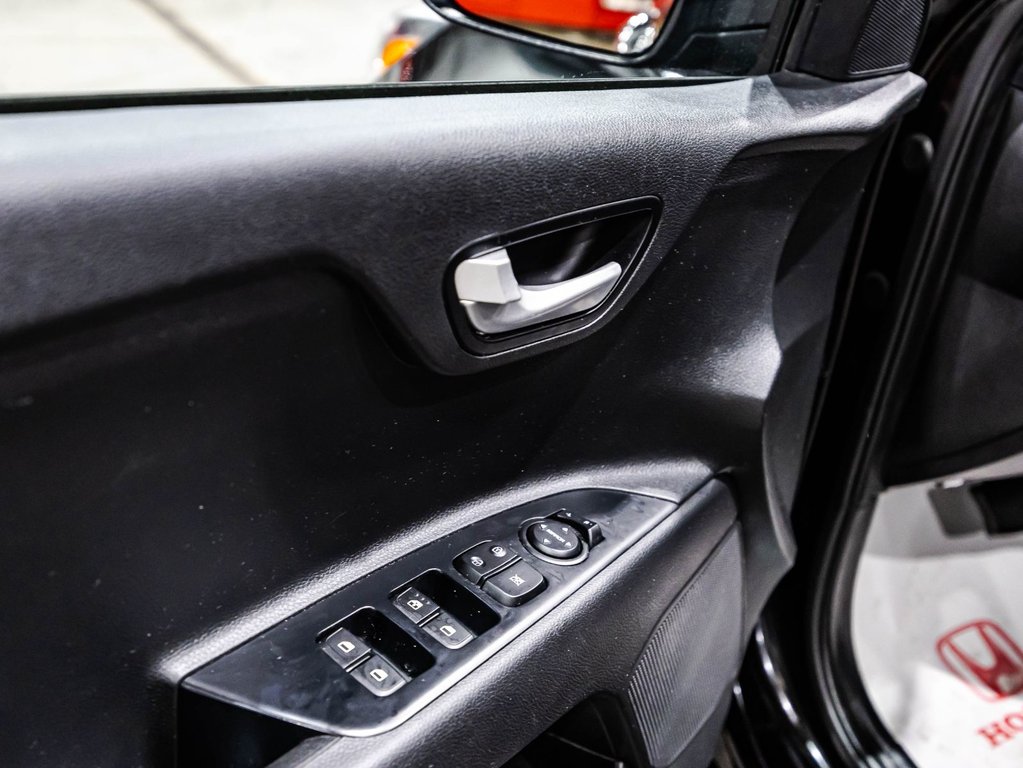 2020 Kia Rio 5-door in Lachenaie, Quebec - 12 - w1024h768px