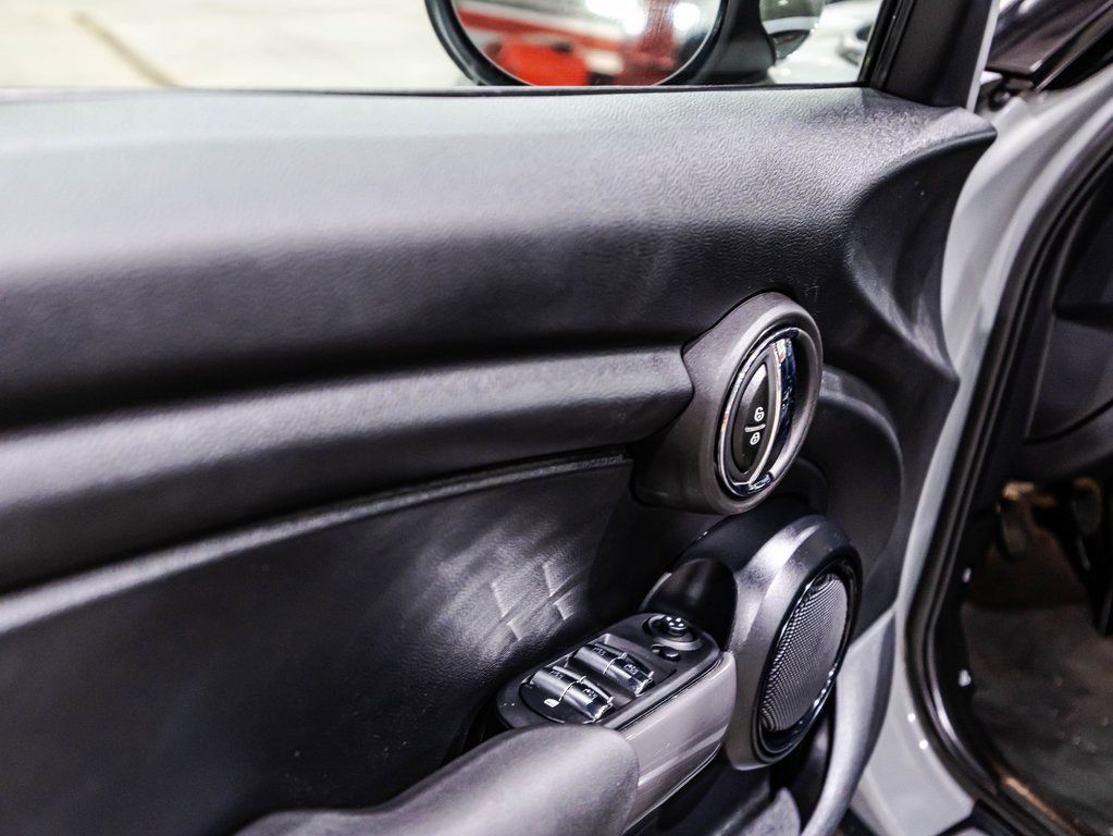 MINI 5 Door Cooper 2021 à , Québec - 12 - w1024h768px