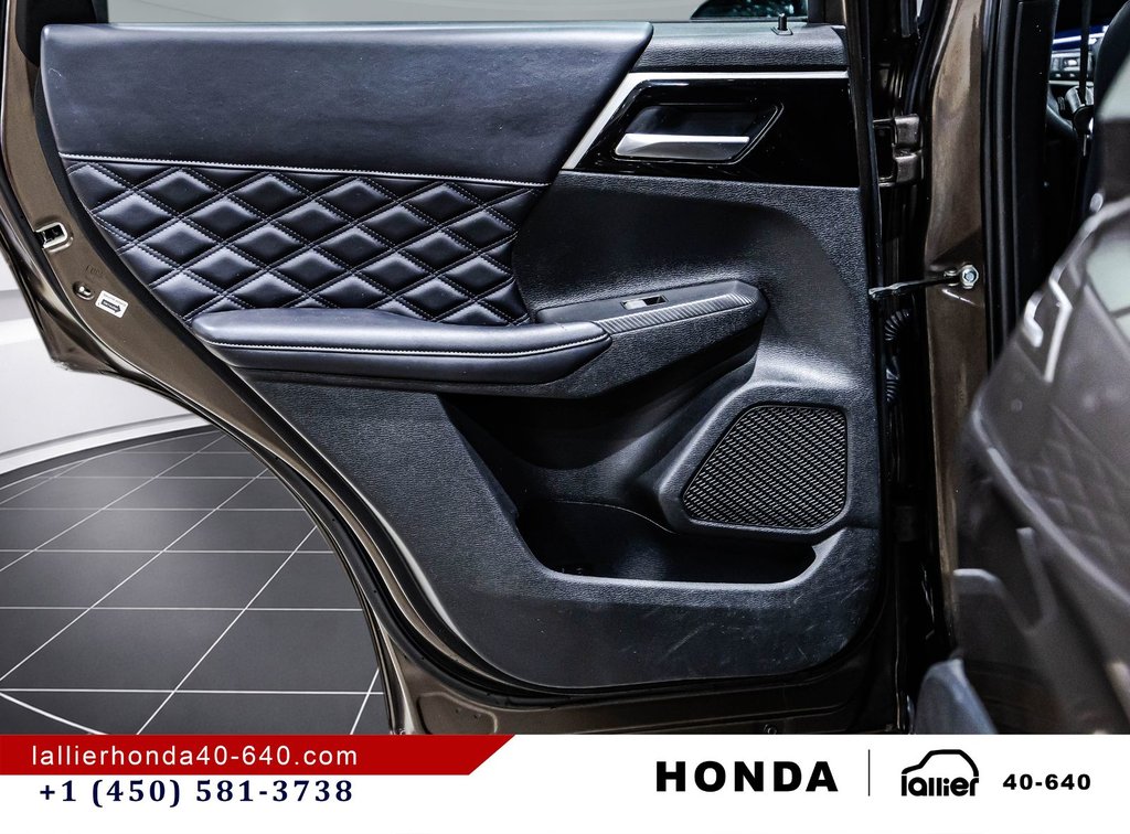 Mitsubishi Outlander SEL 2023 à Lachenaie, Québec - 13 - w1024h768px