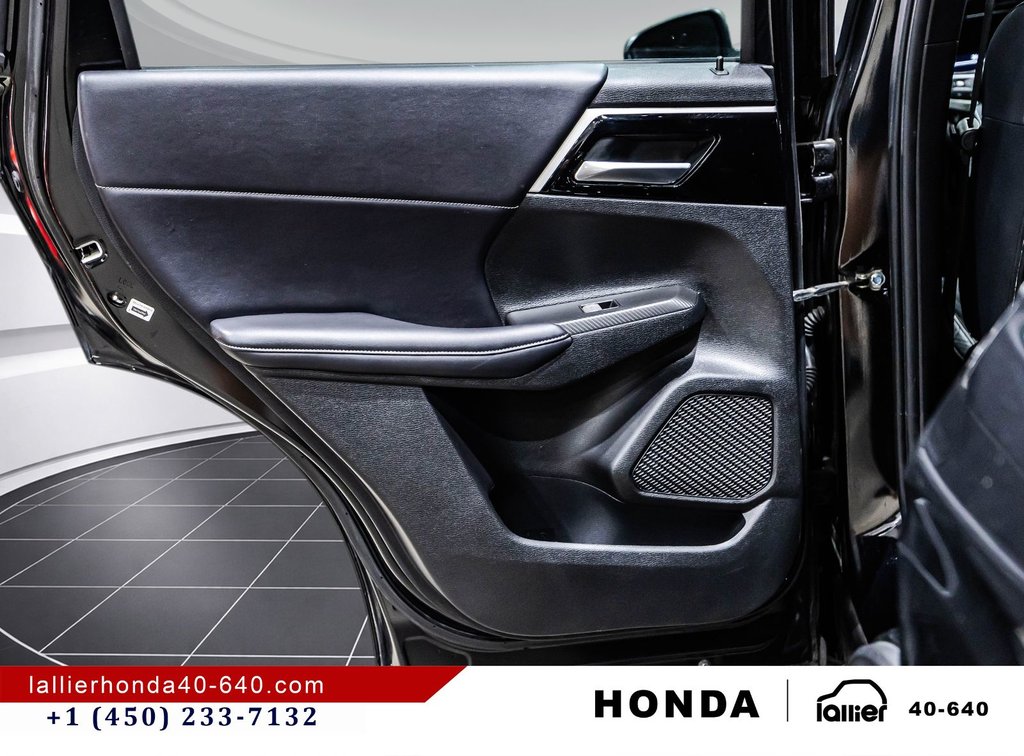 2023 Mitsubishi Outlander PHEV LE/UN PROPRIÉTAIRE/JAMAIS ACCIDENTÉ in Montréal, Quebec - 13 - w1024h768px