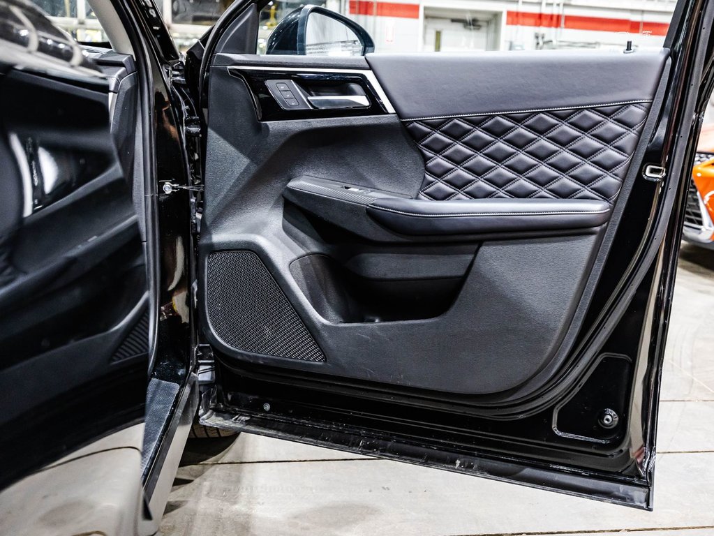 Mitsubishi Outlander Plug-In Hybrid SEL PHEV 2024 à , Québec - 18 - w1024h768px