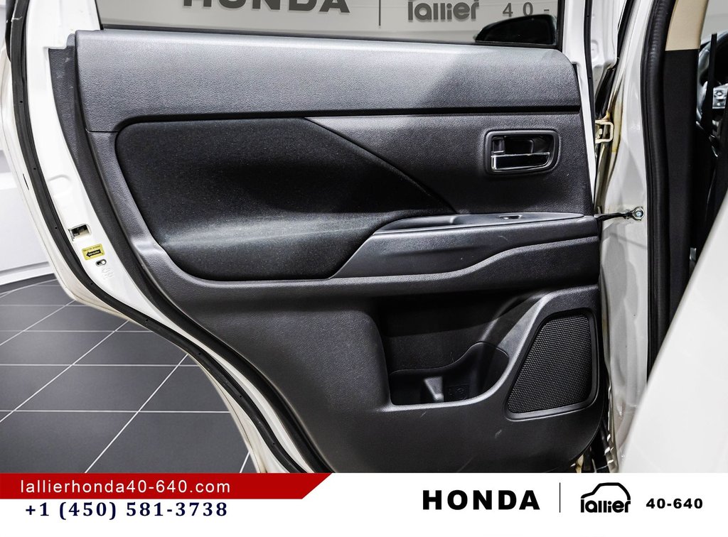 2018 Mitsubishi Outlander SE AWC in Montréal, Quebec - 13 - w1024h768px