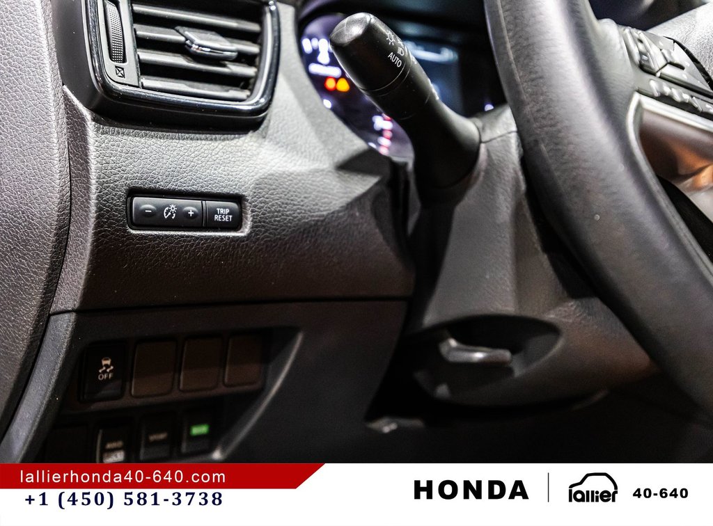 2017 Nissan Rogue SV AWD in Lachenaie, Quebec - 21 - w1024h768px