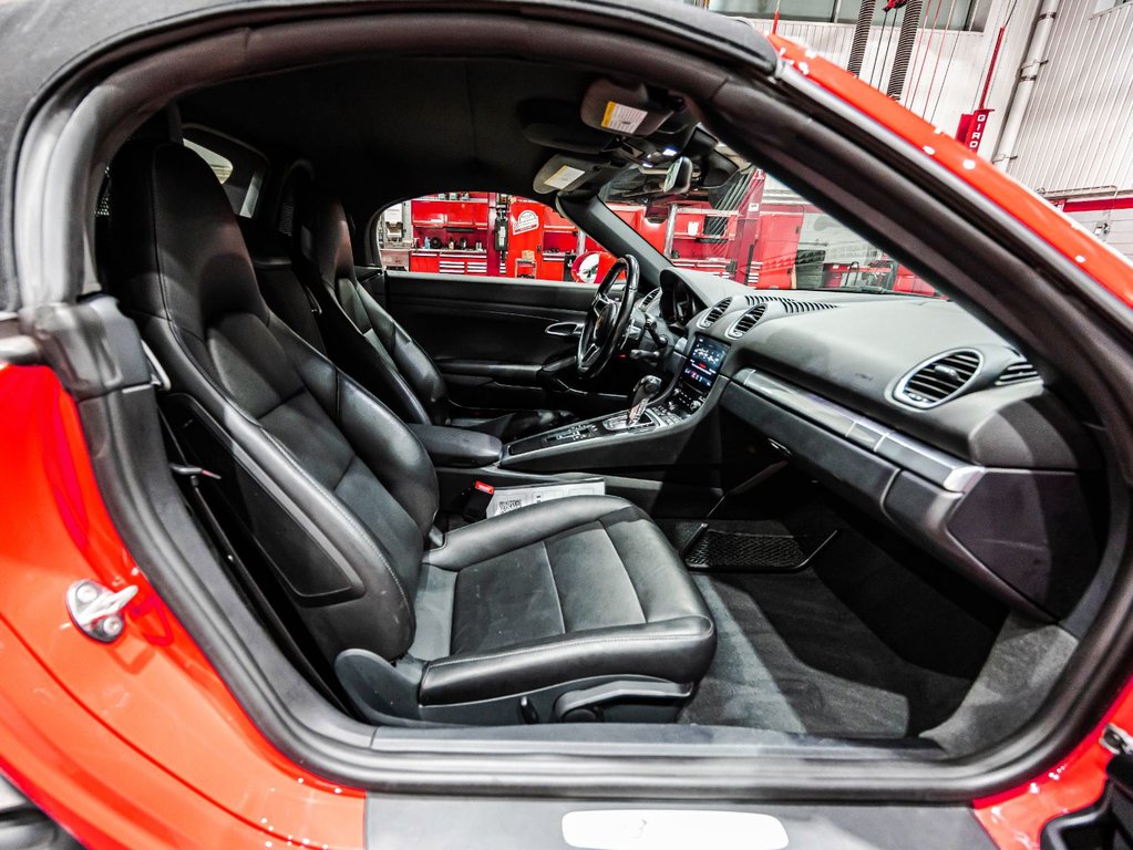 Porsche 718 Boxster  2018 à , Québec - 14 - w1024h768px