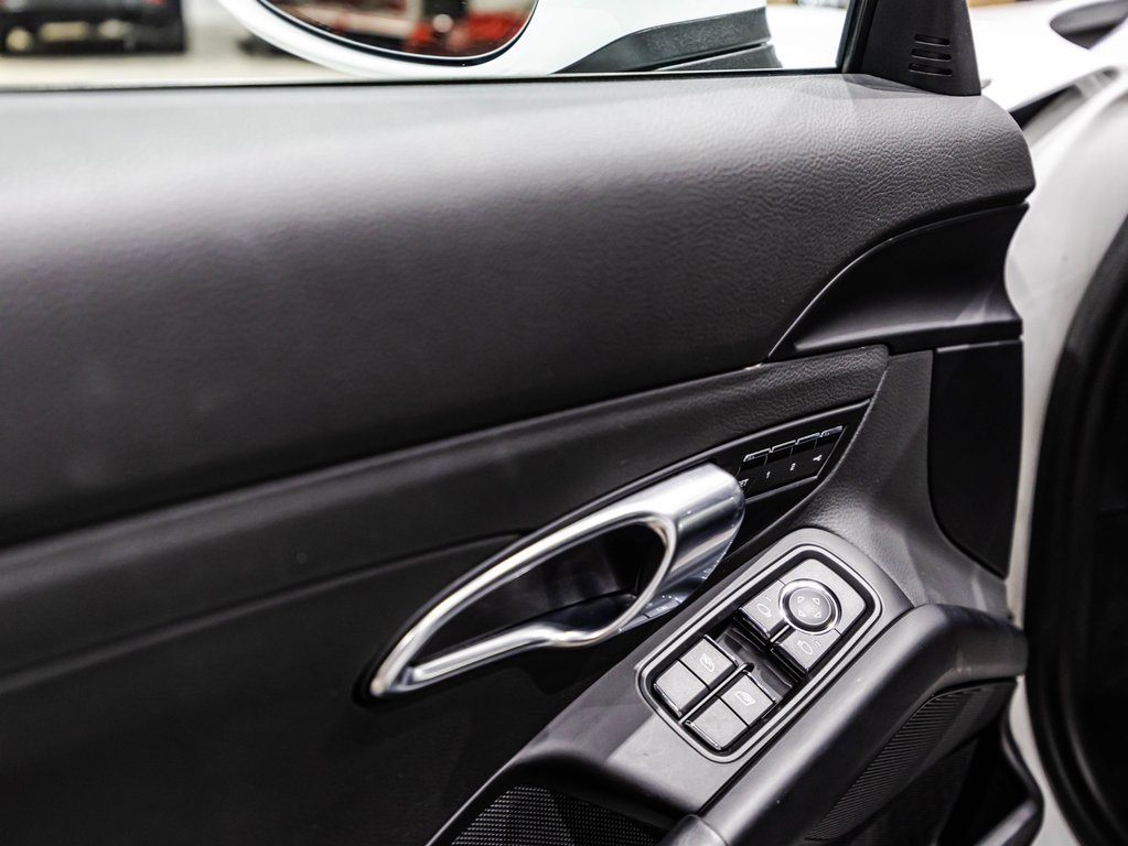 Porsche 718 Cayman  2020 à Lachenaie, Québec - 11 - w1024h768px