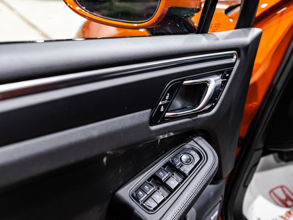 2023 Porsche Macan in Lachenaie, Quebec - 11 - w1024h768px