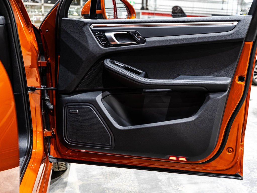 2023 Porsche Macan in Lachenaie, Quebec - 17 - w1024h768px