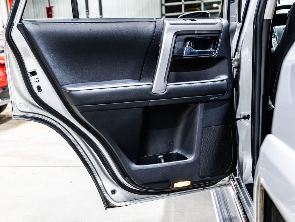 2020 Toyota 4Runner Limited in Lachenaie, Quebec - 12 - w1024h768px