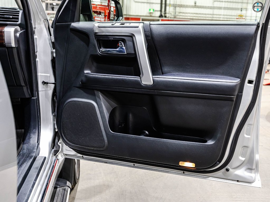 2020 Toyota 4Runner Limited in Lachenaie, Quebec - 16 - w1024h768px