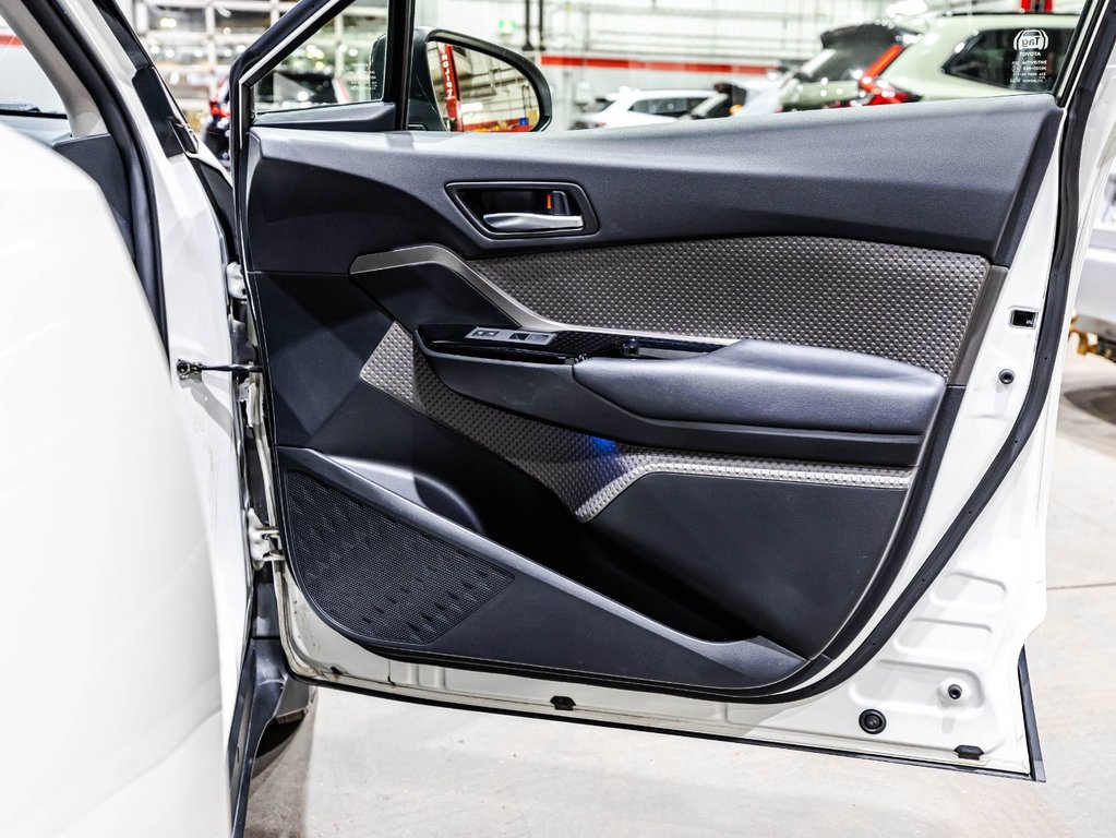 2021 Toyota C-HR LIMITED in , Quebec - 16 - w1024h768px