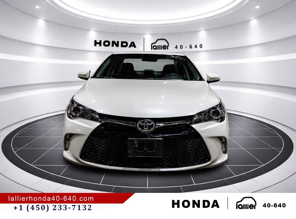 2017 Toyota Camry in Montréal, Quebec - 2 - w1024h768px