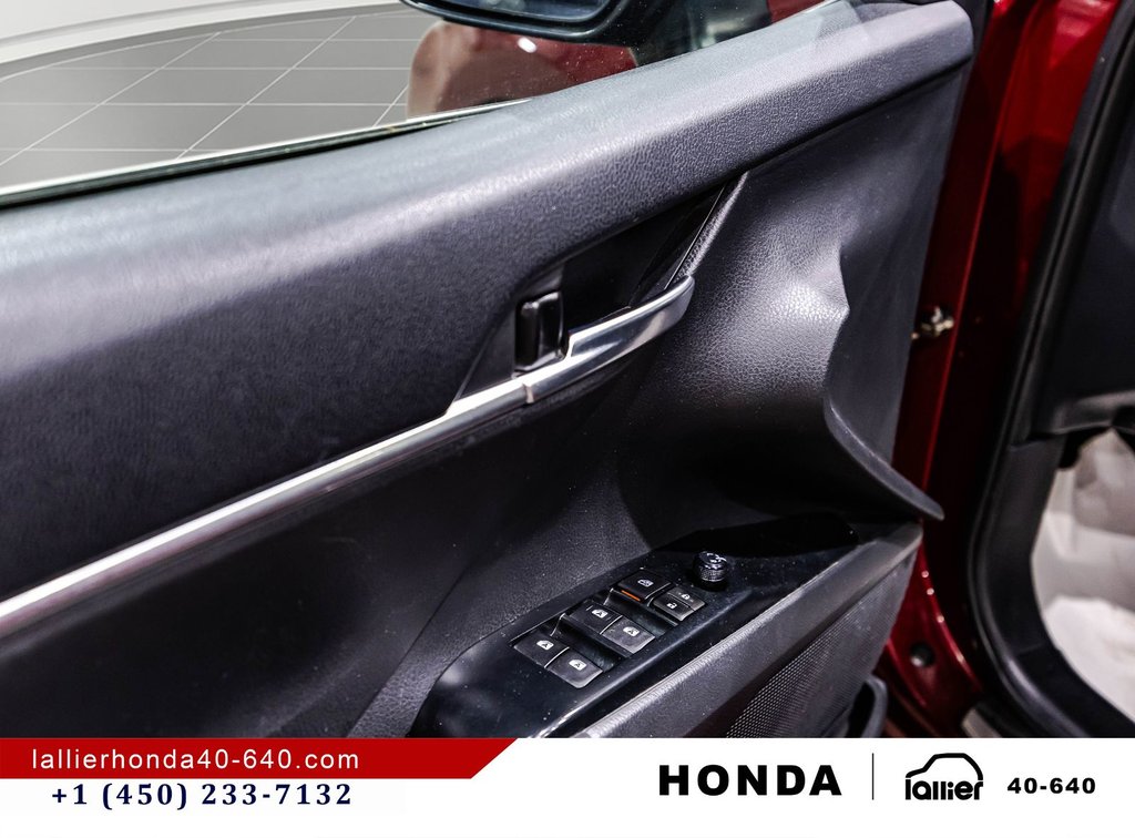 Toyota Camry SE 2018 à Montréal, Québec - 11 - w1024h768px