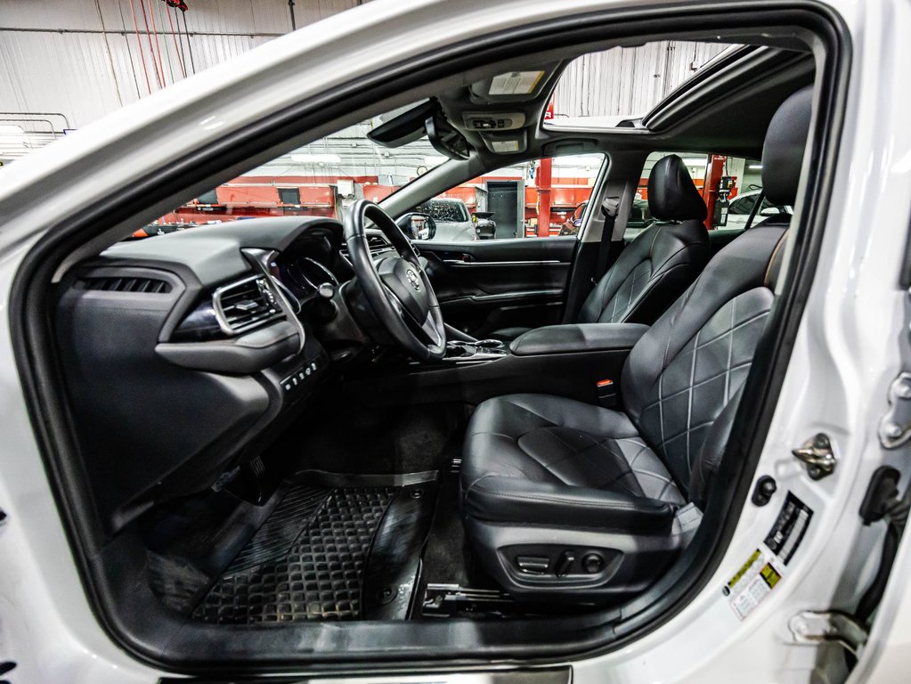 2019  Camry XLE HYBRID in , Quebec - 19 - w1024h768px