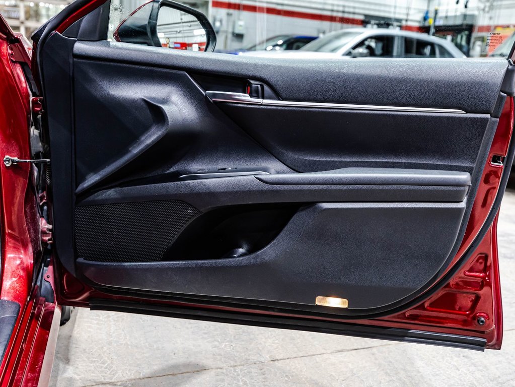 2019 Toyota Camry LE in Lachenaie, Quebec - 15 - w1024h768px