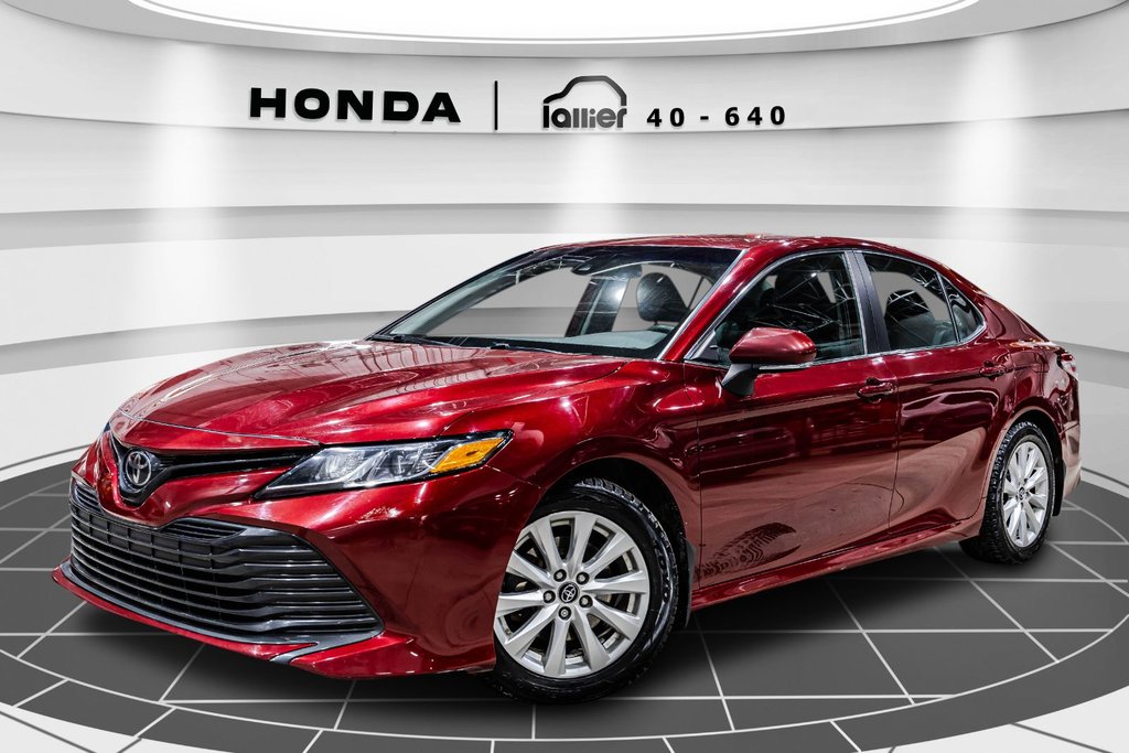 2019 Toyota Camry LE in Lachenaie, Quebec - 1 - w1024h768px