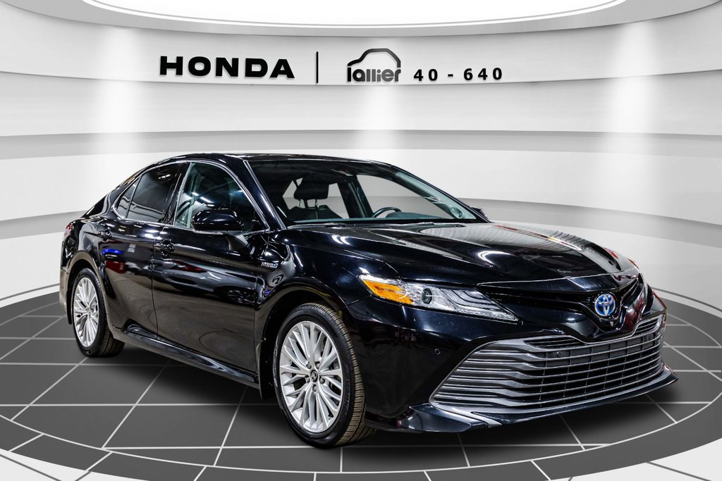 2020  Camry XLE HYBRIDE in , Quebec - 9 - w1024h768px