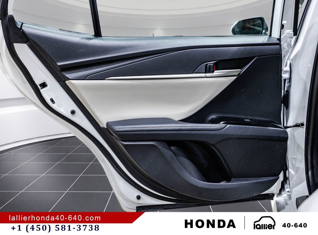 Toyota Camry Hybrid XLE AWD 2025 à Lachenaie, Québec - 12 - w1024h768px