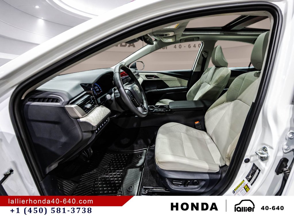 Toyota Camry Hybrid XLE AWD 2025 à Lachenaie, Québec - 19 - w1024h768px