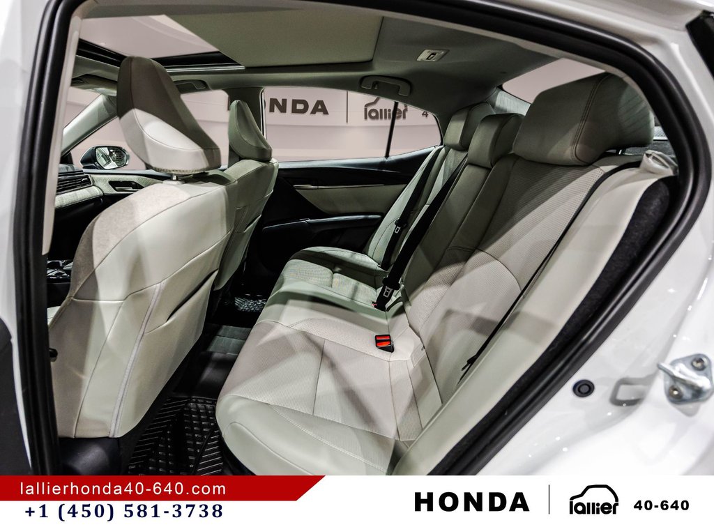 Toyota Camry Hybrid XLE AWD 2025 à Lachenaie, Québec - 13 - w1024h768px