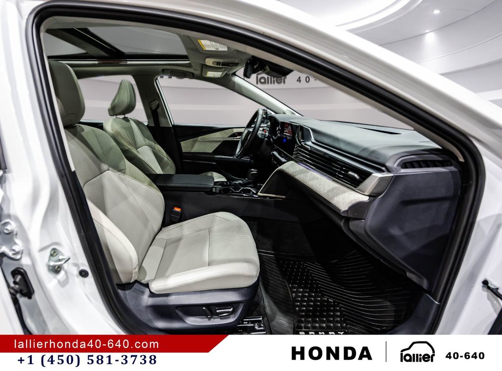Toyota Camry Hybrid XLE AWD 2025 à Lachenaie, Québec - 17 - w1024h768px
