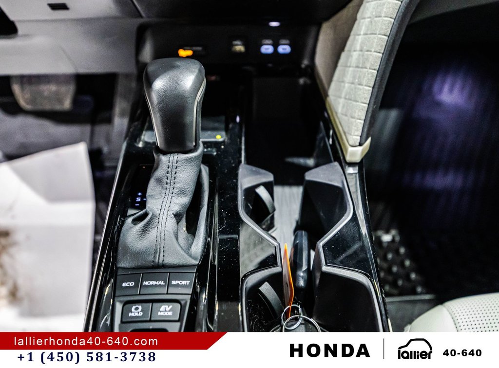 Toyota Camry Hybrid XLE AWD 2025 à Lachenaie, Québec - 25 - w1024h768px