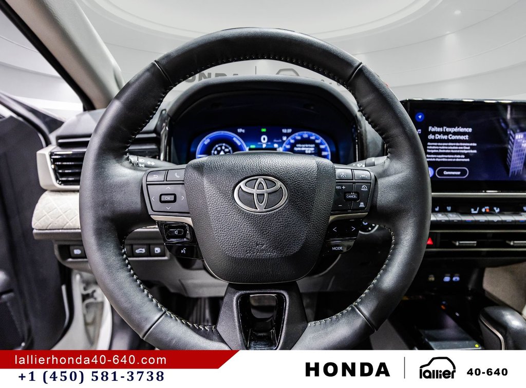 Toyota Camry Hybrid XLE AWD 2025 à Lachenaie, Québec - 22 - w1024h768px