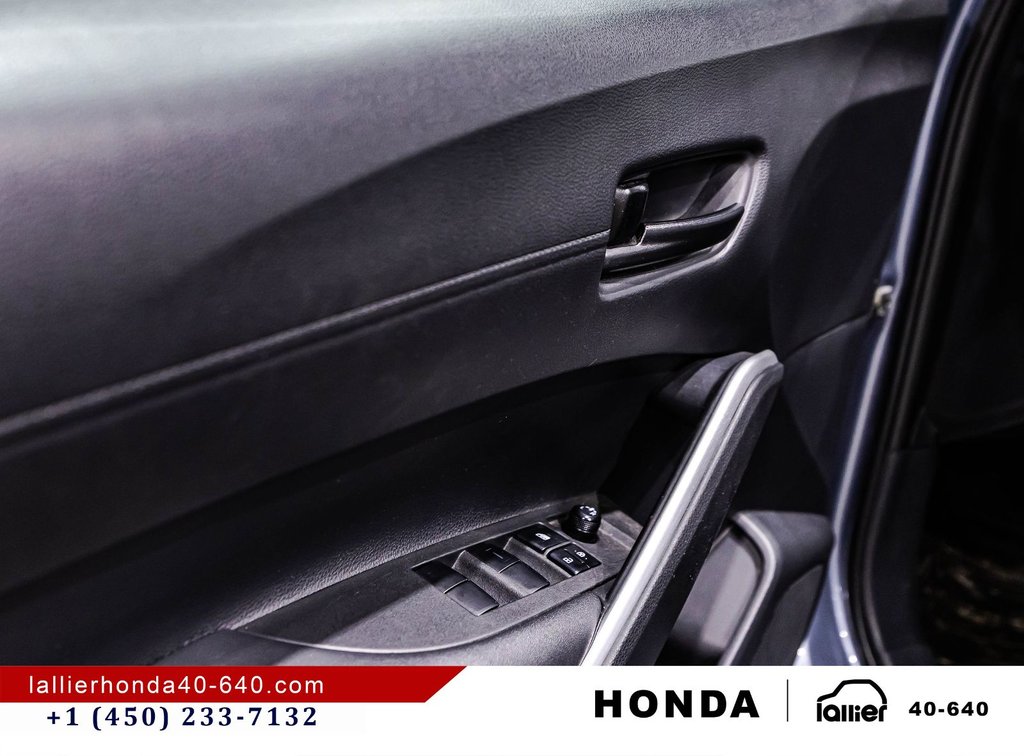 2022 Toyota Corolla Cross LE/AWD/UN PROPRIÉTAIRE/JAMAIS ACCIDENTÉ in Montréal, Quebec - 11 - w1024h768px