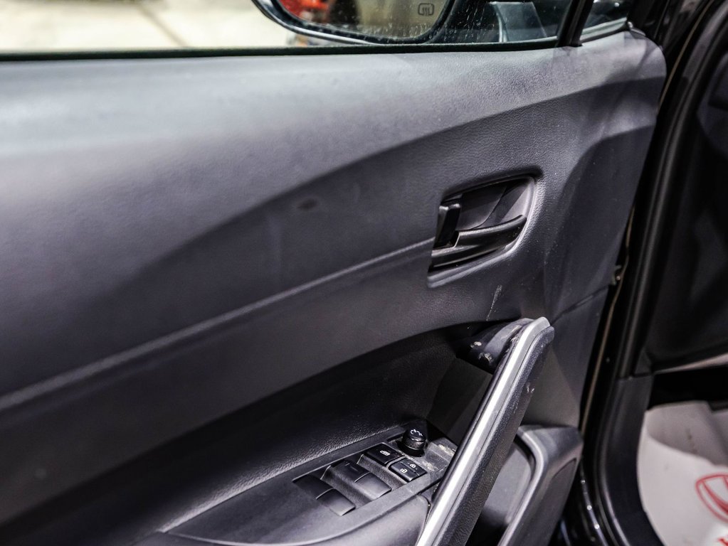 Toyota Corolla Cross AWD HYBRID SE 2023 à Montréal, Québec - 11 - w1024h768px