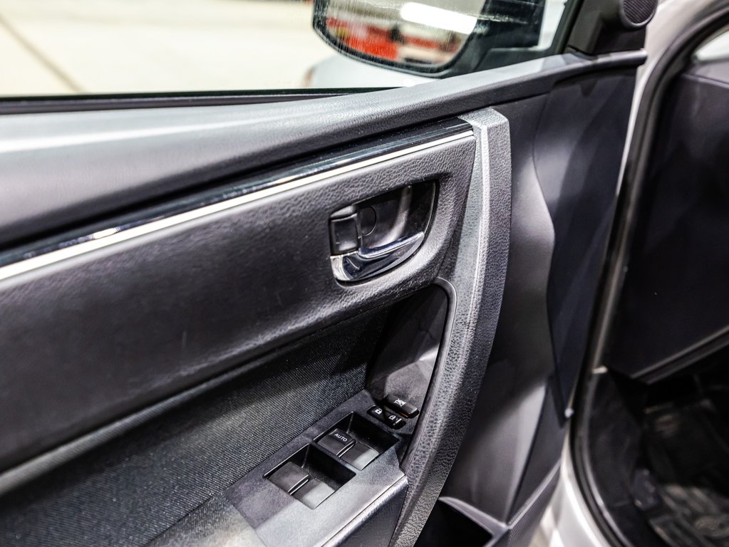 Toyota Corolla LE 2017 à Lachenaie, Québec - 11 - w1024h768px