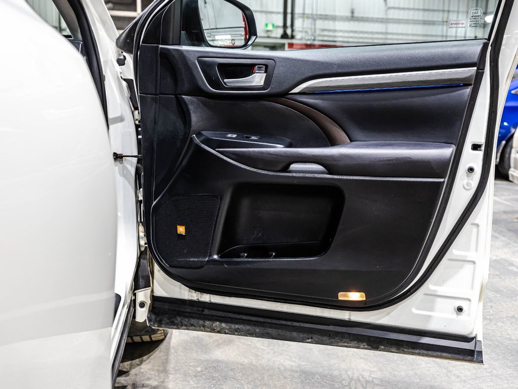 Toyota Highlander Limited 2017 à , Québec - 17 - w1024h768px