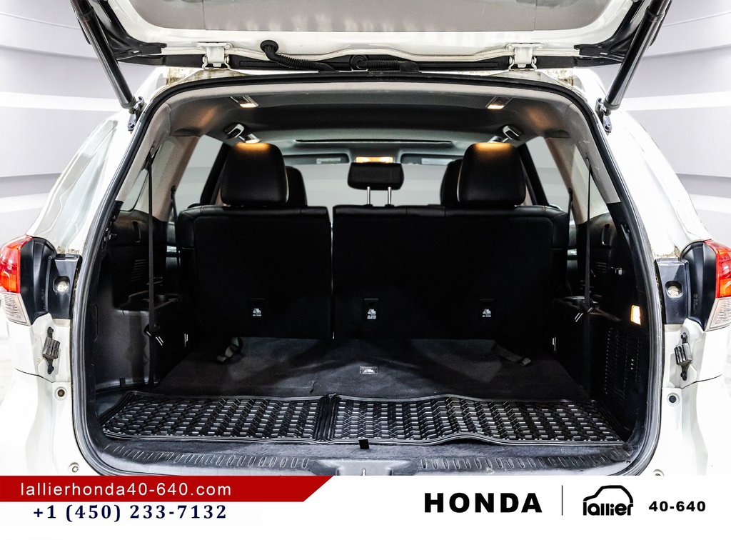 2019 Toyota Highlander XLE in Montréal, Quebec - 16 - w1024h768px