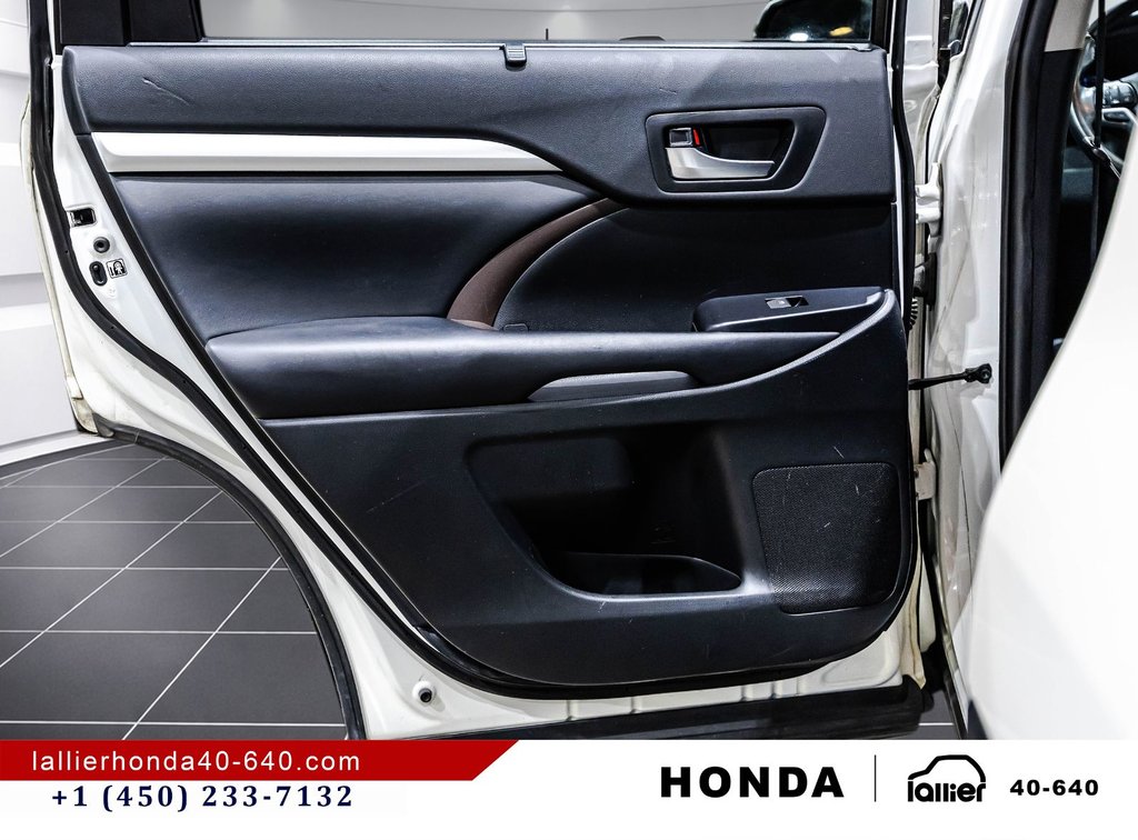 2019 Toyota Highlander XLE in Montréal, Quebec - 12 - w1024h768px
