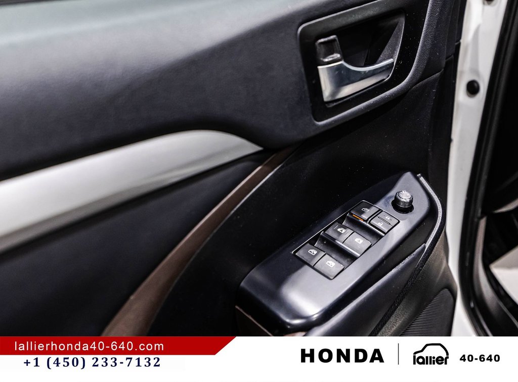 2019 Toyota Highlander XLE in Montréal, Quebec - 11 - w1024h768px