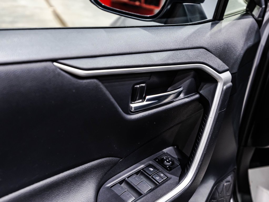 Toyota RAV4 Prime SE 2023 à , Québec - 11 - w1024h768px