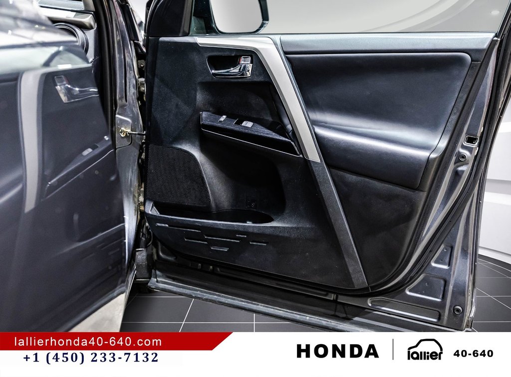 Toyota RAV4 Limited/INTÉRIEUR EN CUIR/TOIT OUVRANT/JBL 2016 à Montréal, Québec - 17 - w1024h768px
