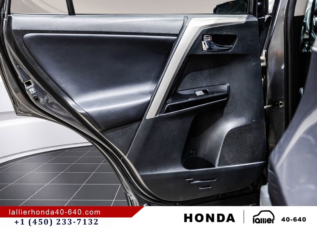 Toyota RAV4 Limited/INTÉRIEUR EN CUIR/TOIT OUVRANT/JBL 2016 à Montréal, Québec - 12 - w1024h768px