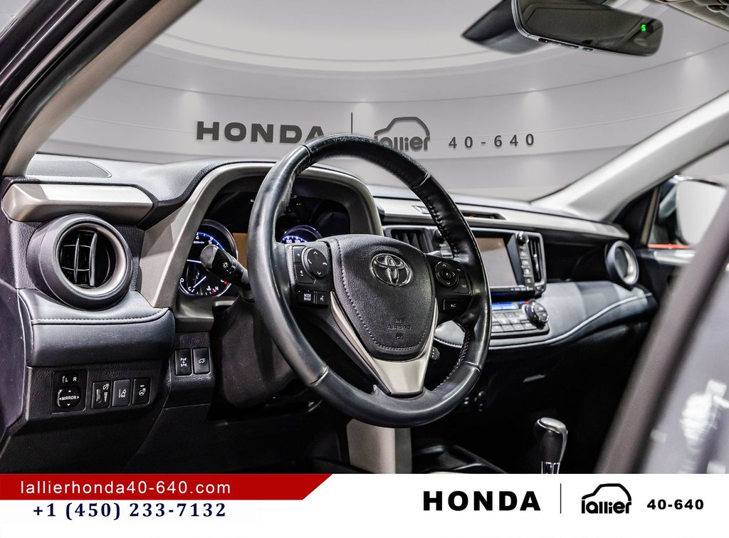 Toyota RAV4 Limited/INTÉRIEUR EN CUIR/TOIT OUVRANT/JBL 2016 à Montréal, Québec - 21 - w1024h768px