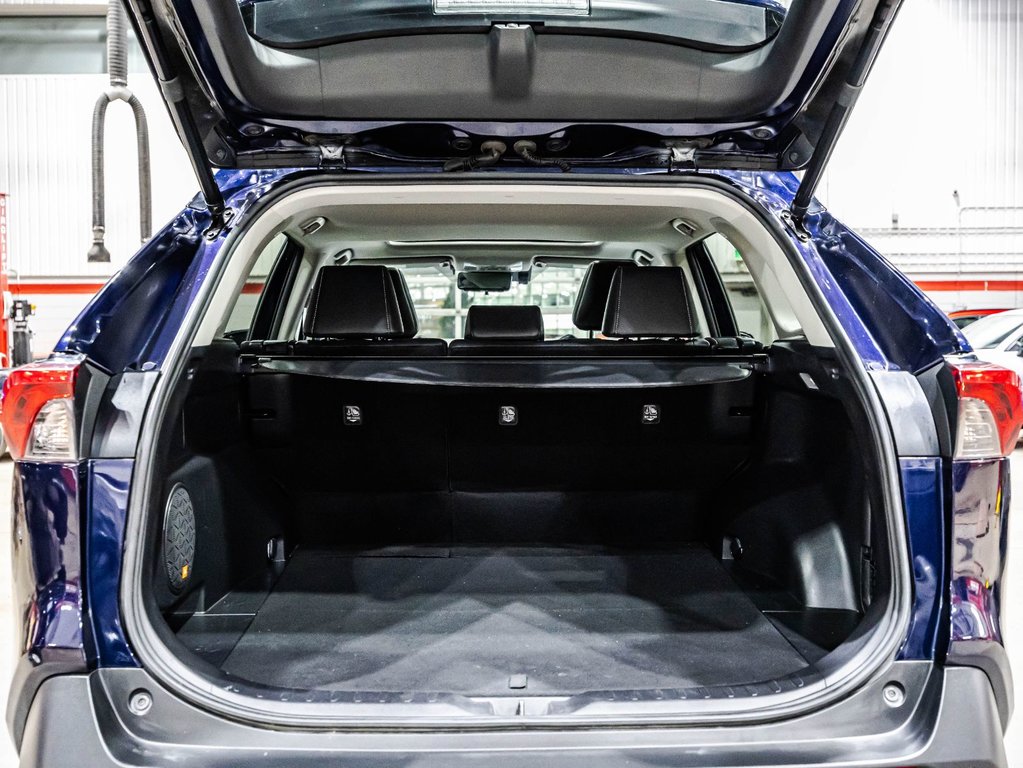 2019 Toyota RAV4 Limited in Lachenaie, Quebec - 17 - w1024h768px