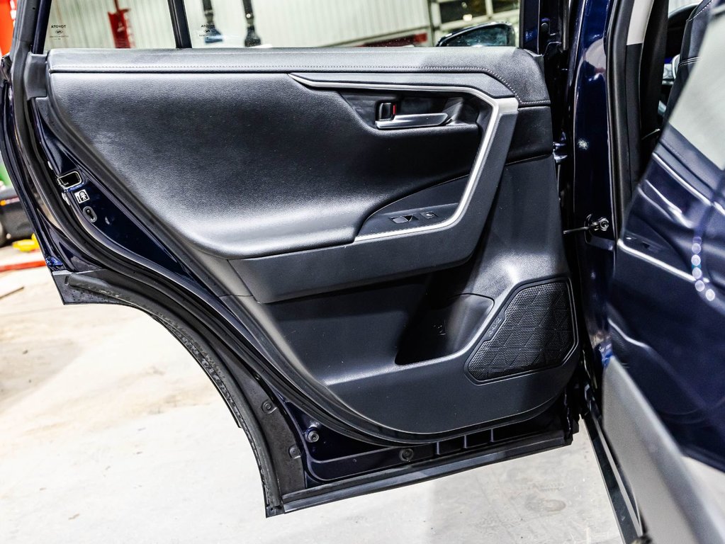 2019 Toyota RAV4 Limited in Lachenaie, Quebec - 13 - w1024h768px