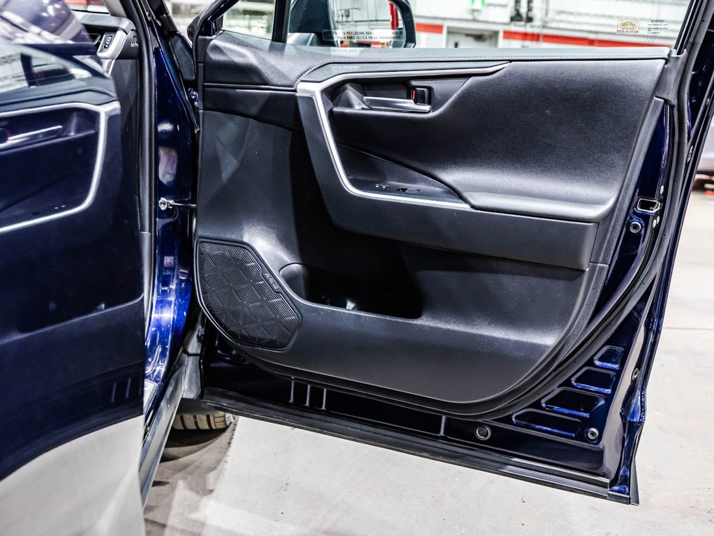 2019 Toyota RAV4 Limited in Lachenaie, Quebec - 18 - w1024h768px