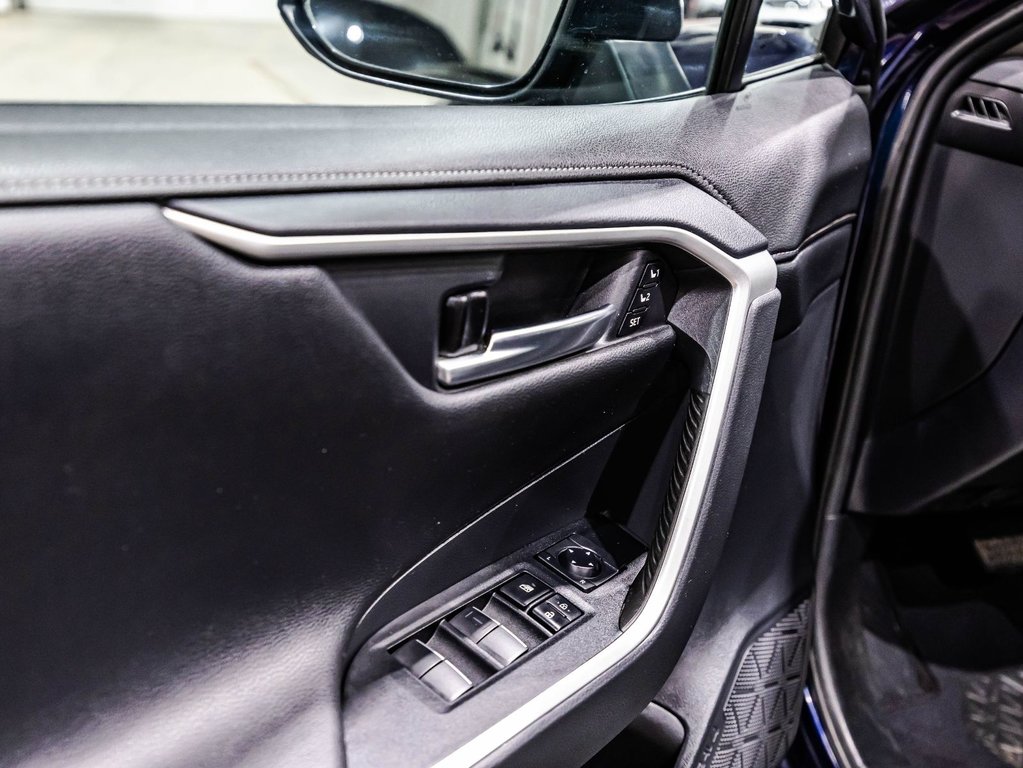 2019 Toyota RAV4 Limited in Lachenaie, Quebec - 11 - w1024h768px