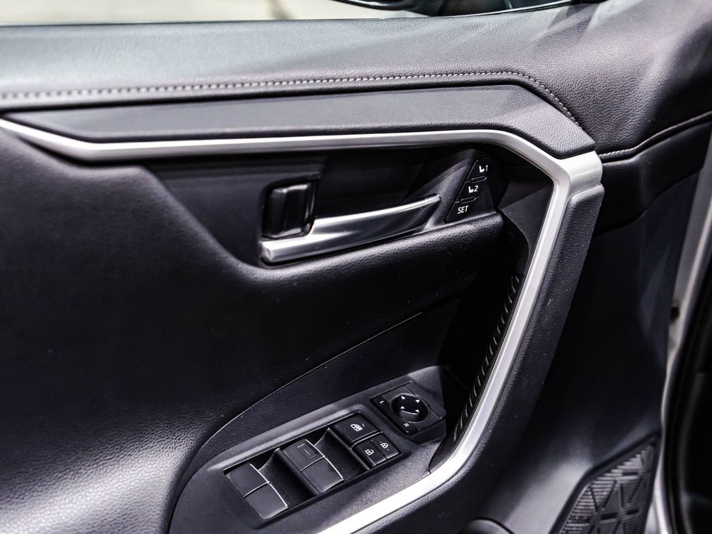 2019 Toyota RAV4 Limited in , Quebec - 11 - w1024h768px