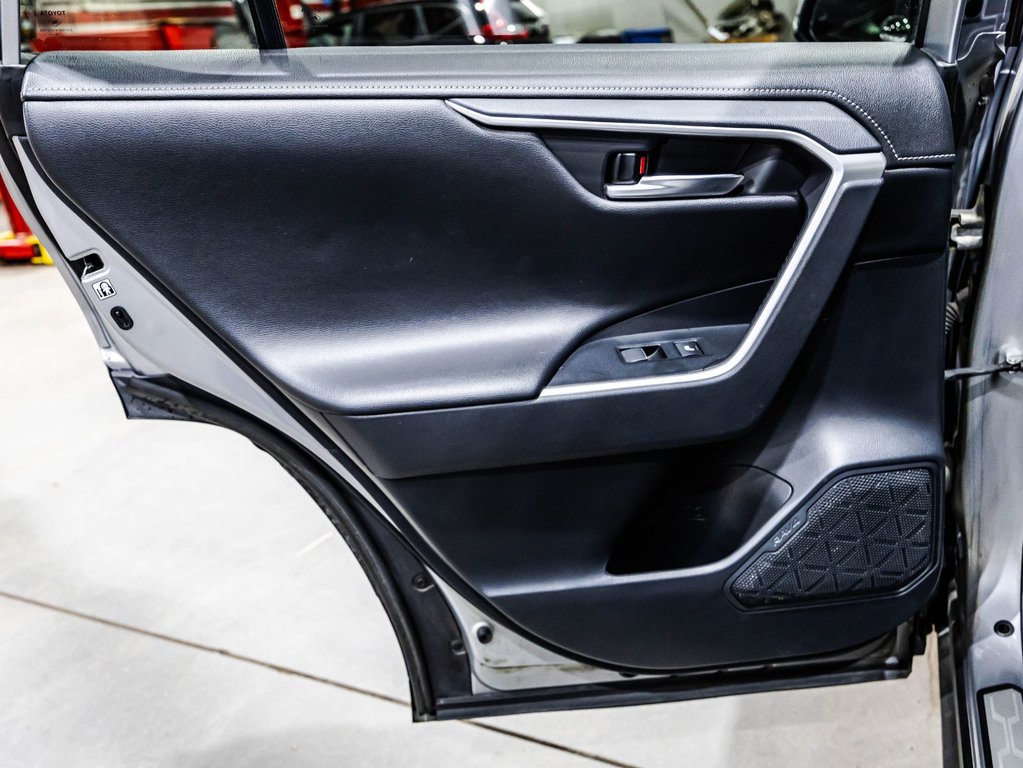 2019 Toyota RAV4 Limited in , Quebec - 12 - w1024h768px